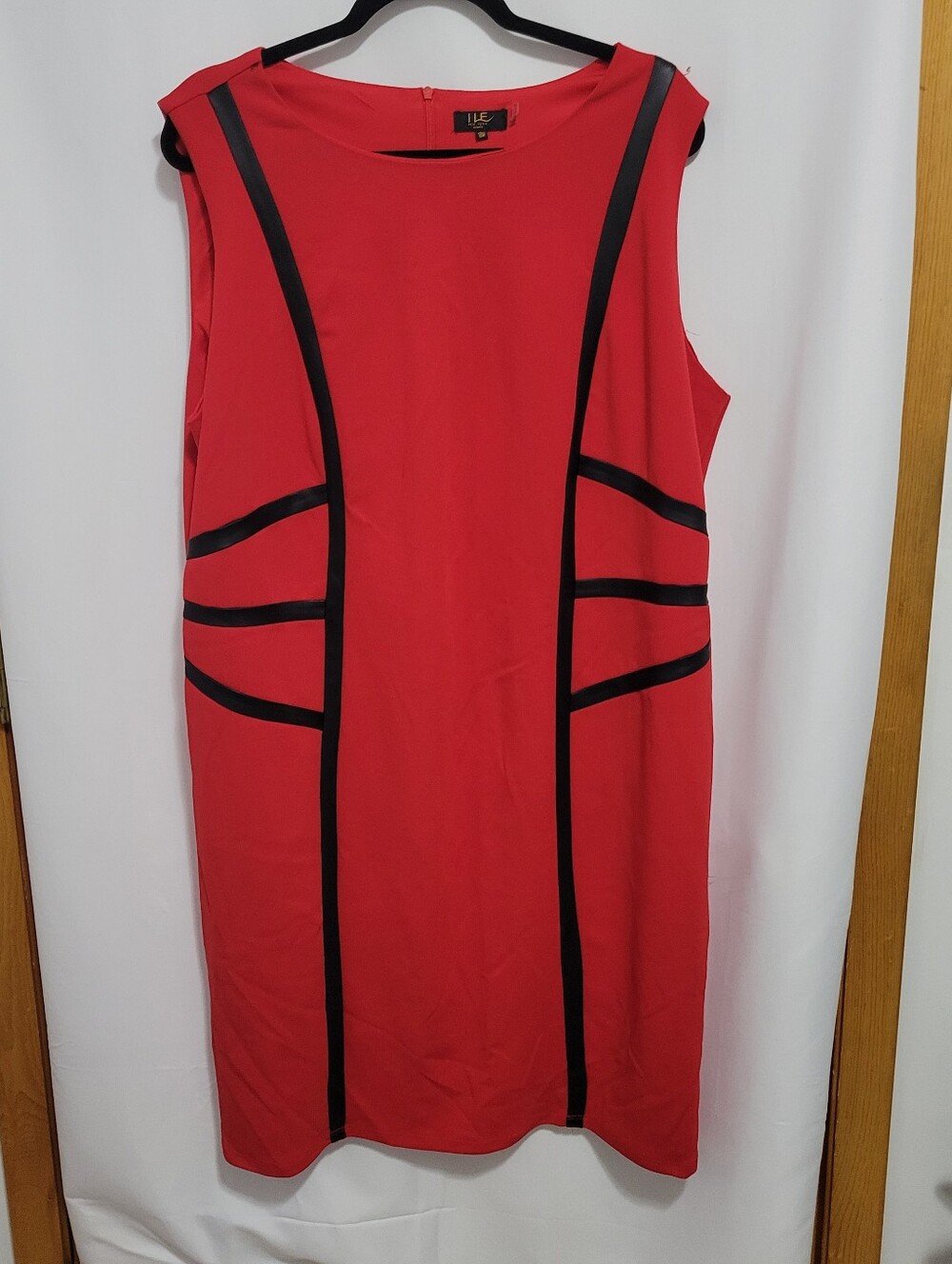 ILE New York Red Shift Sleeveless Dress with Black Trim, Size 18W